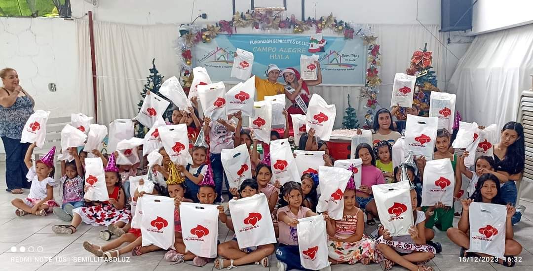 Celebración de Navidad con niños vulnerables