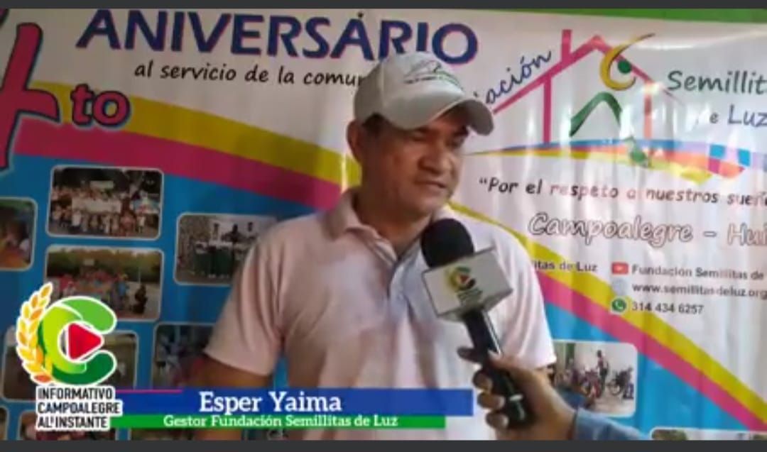 Niños y niñas de escasos recursos económicos cuent