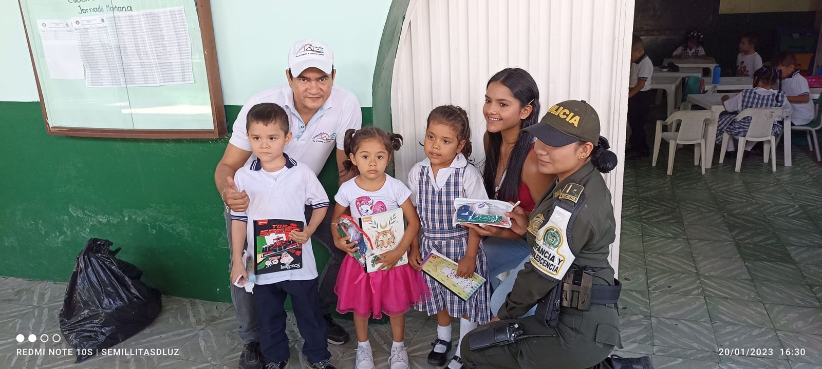 Apoyo a niños y niñas de escasos recursos con la D