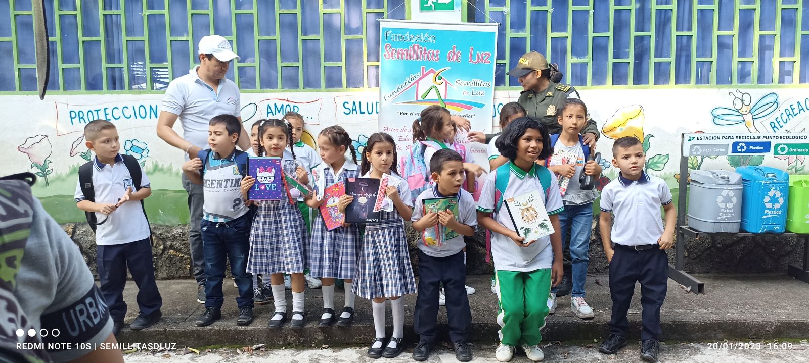 Apoyo a niños y niñas de escasos recursos con la D